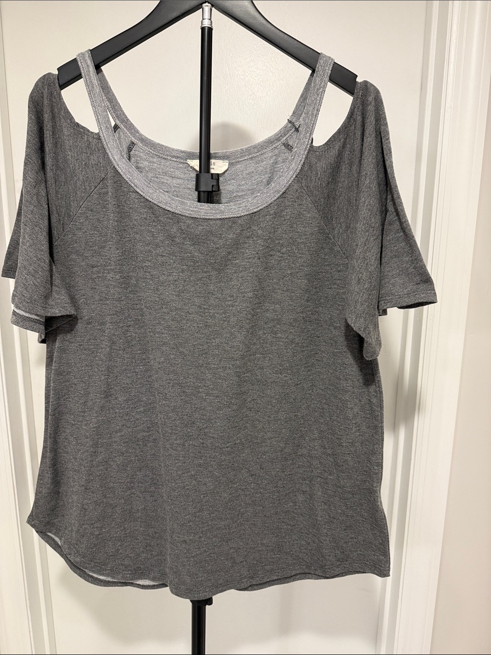 Women's Short-Sleeve Cold-Shoulder Tee in Charcoal Gray